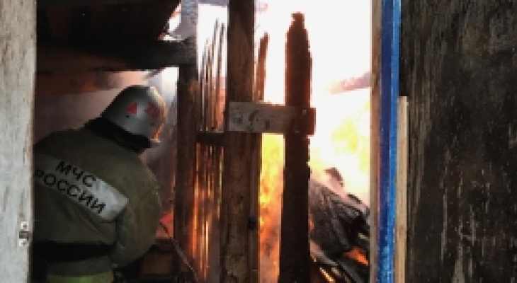 На пожаре в Юрьев-Польском спасли двух человек На пожаре в Юрьев-Польском спасли двух человек