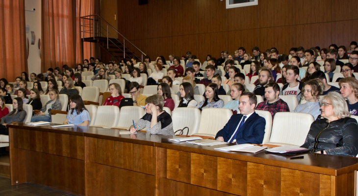 Владимирских студентов готовят к суровому будущему: льготы, ипотека, семья