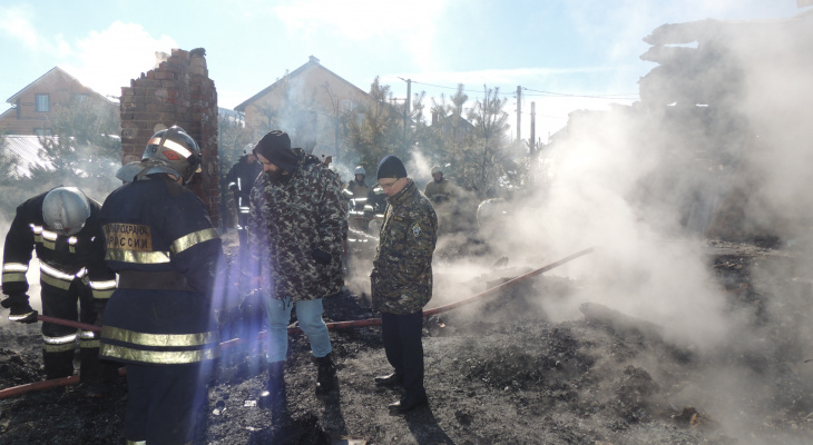 На пожаре в селе Богослово найдены тела женщины и 5-летнего ребенка На пожаре в селе Богослово найдены тела женщины и 5-летнего ребенка
