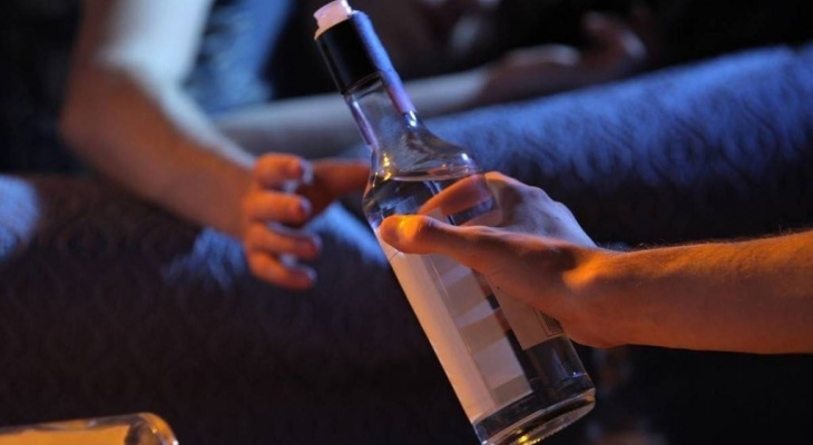 Во Владимирской области начнут наказывать за покупку спиртного детям