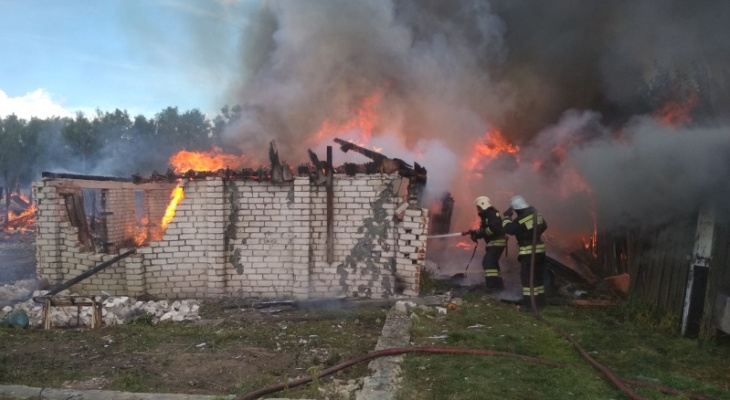 Во Владимирской области сгорело 250 квадратных метров сараев