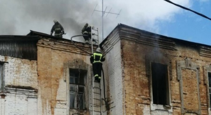 В Собинке 32 человека тушили пожар на площади 450 квадратных метров