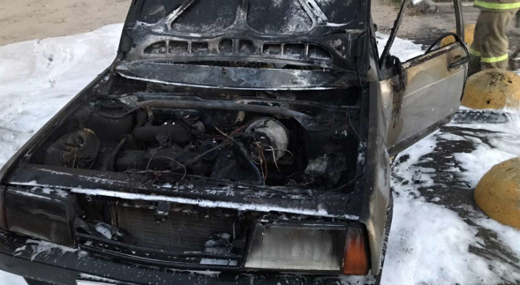 Утром во Владимирской области до тла сгорел автомобиль