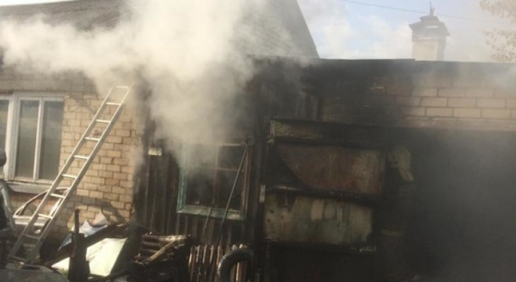 Покровские пожарные спасли жилой дом от огня