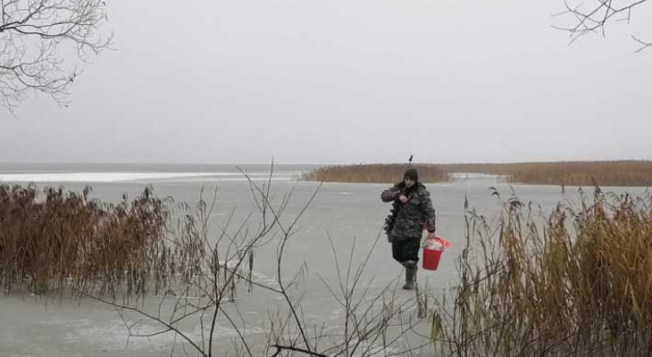 Во Владимирской области оштрафовали рыбака, который вышел на тонкий лед