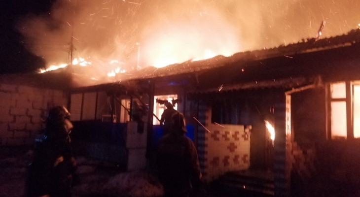 Из-за сильного пожара во Владимирской области 11 человек остались без жилья