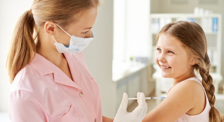В России оценили важность вакцинации детей от COVID