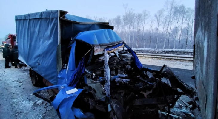 "Кабина всмятку": в Вязниковском районе столкнулись 2 грузовика
