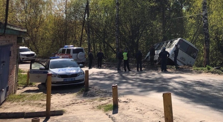 Во Владимирской области пассажирский автобус съехал в кювет