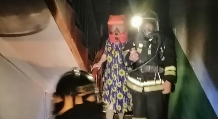 В Собинке спасатели вывели из жилого дома 11 человек