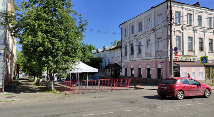 С сегодняшнего дня и на все выходные во Владимире перекроют улицу в Центре С сегодняшнего дня и на все выходные во Владимире перекроют улицу в Центре