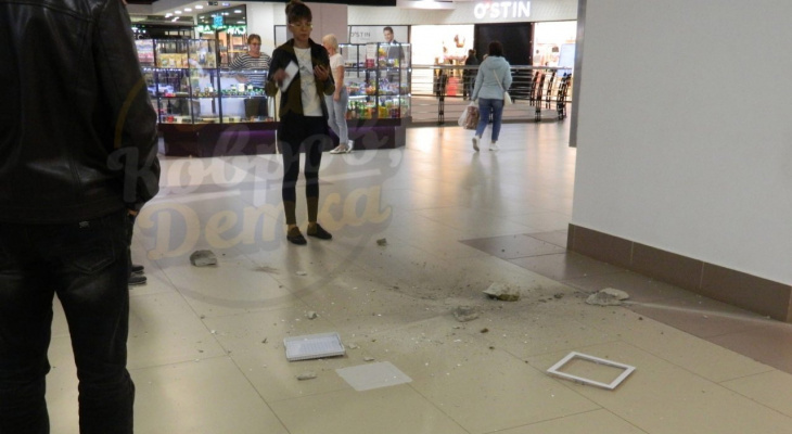 В Коврове в рабочее время рухнул потолок в торговом центре