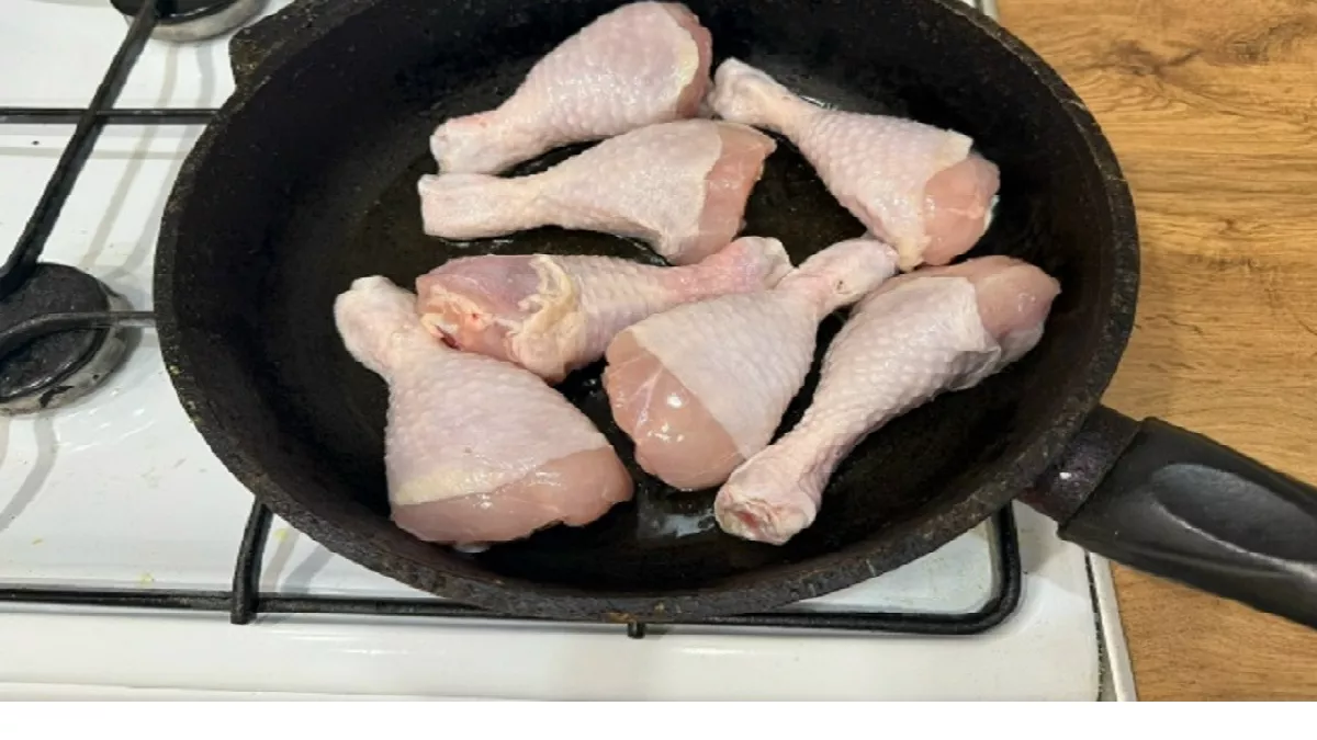 Вкусный рецепт куриных окорочков в духовке: просто, сочно и бюджетно