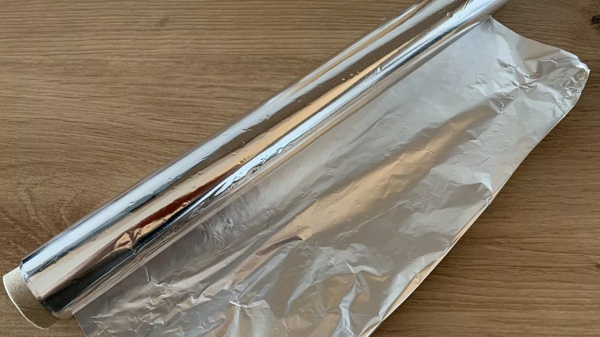 Какой стороной заворачивать в фольгу: блестящей внутрь или наружу? Разбираемся раз и навсегда