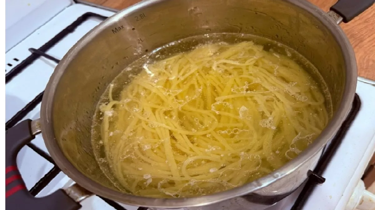 Больше никаких комков: как сварить макароны, чтобы они не слиплись даже на второй день