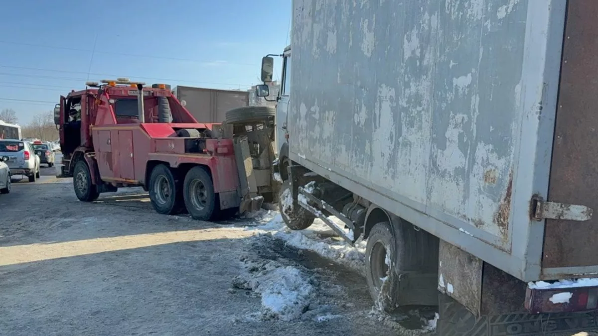 Мэрия Владимира объявила войну большегрузам на обочинах городских дорог
