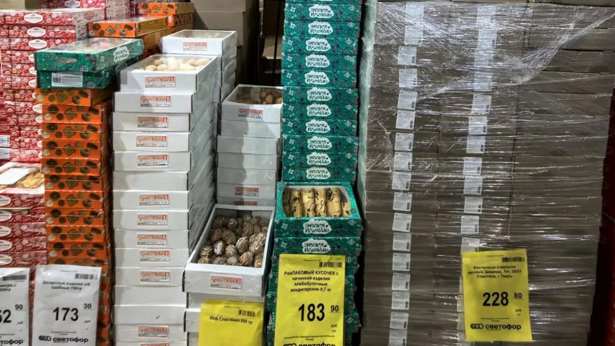 Воскресный рейд по сладостям в "Светофоре": честный обзор 8 вкусных находок - что стоит вашего внимания?