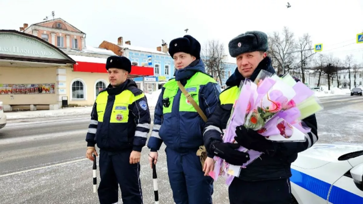 В Вязниках инспекторы с букетами роз подстерегали автоледи