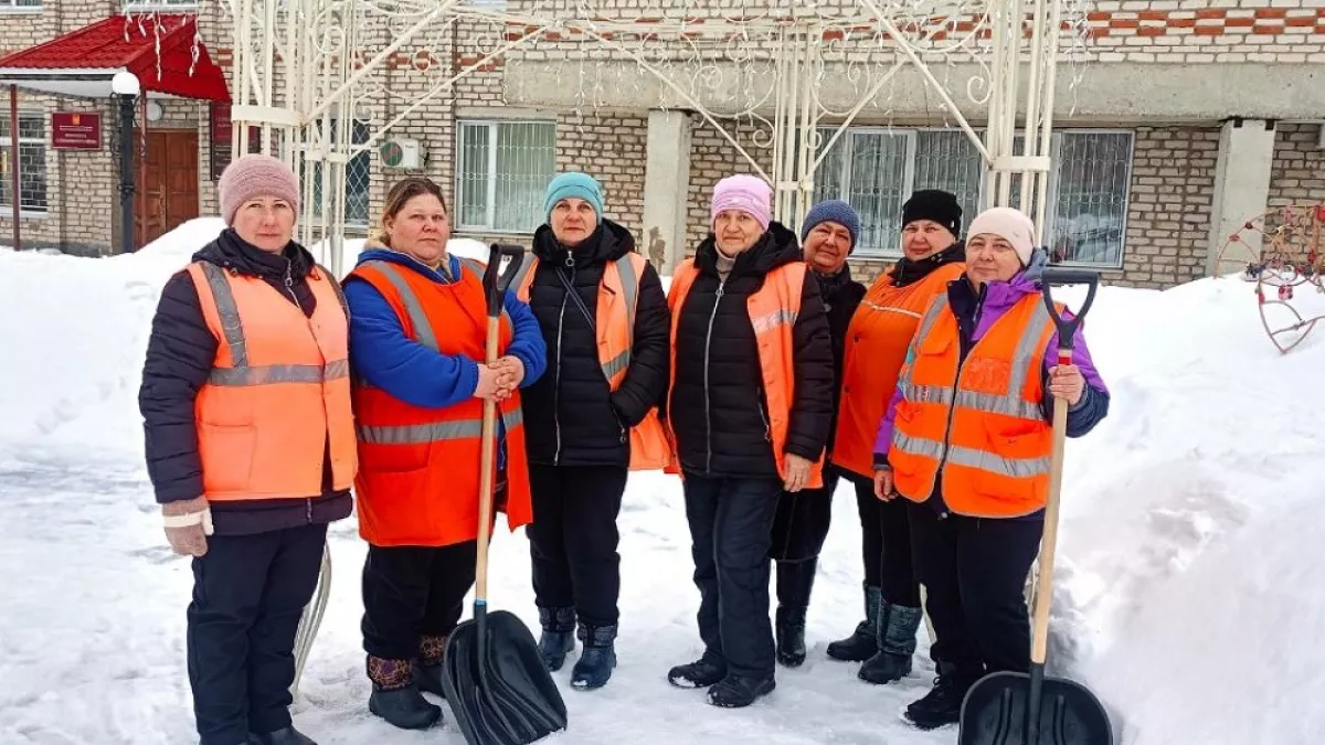 В Селивановском округе 8 марта чествовали женщин-дворников
