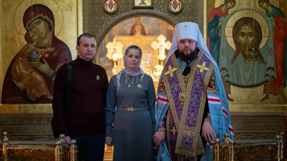 Митрополит Никандр вручил награды «Семья Защитника Отечества»