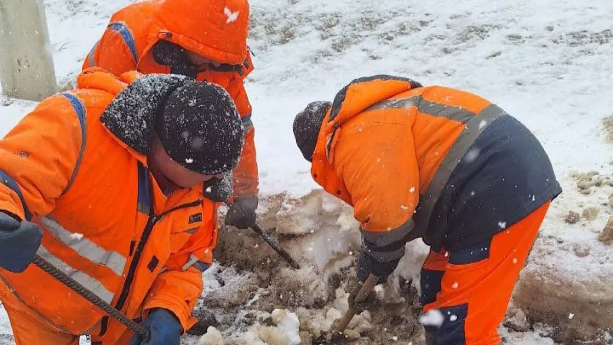 Во Владимире расчистка ливневок ведется без выходных