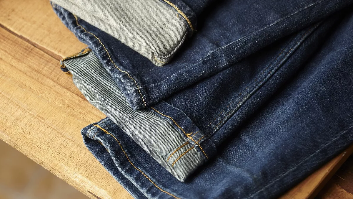 Только такой цвет джинсов сделает ваш образ дорогим в 2026 году: модницам на заметку