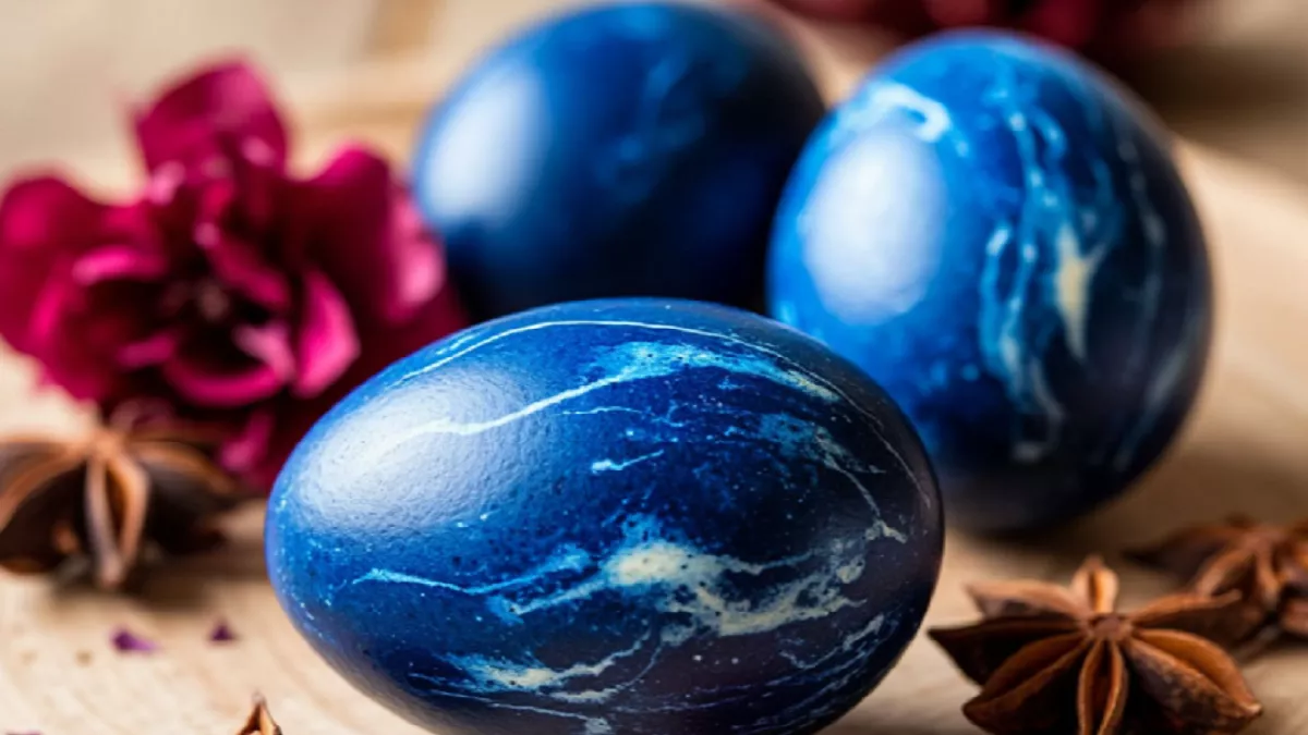 Индиго-яйца к Пасхе 2026: космический узор на скорлупках заставит гостей хлопать в ладоши от восторга
