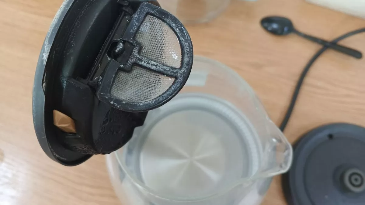 50 граммов на литр, и чайник станет чище нового: 4 простых способа избавиться от известкового налета