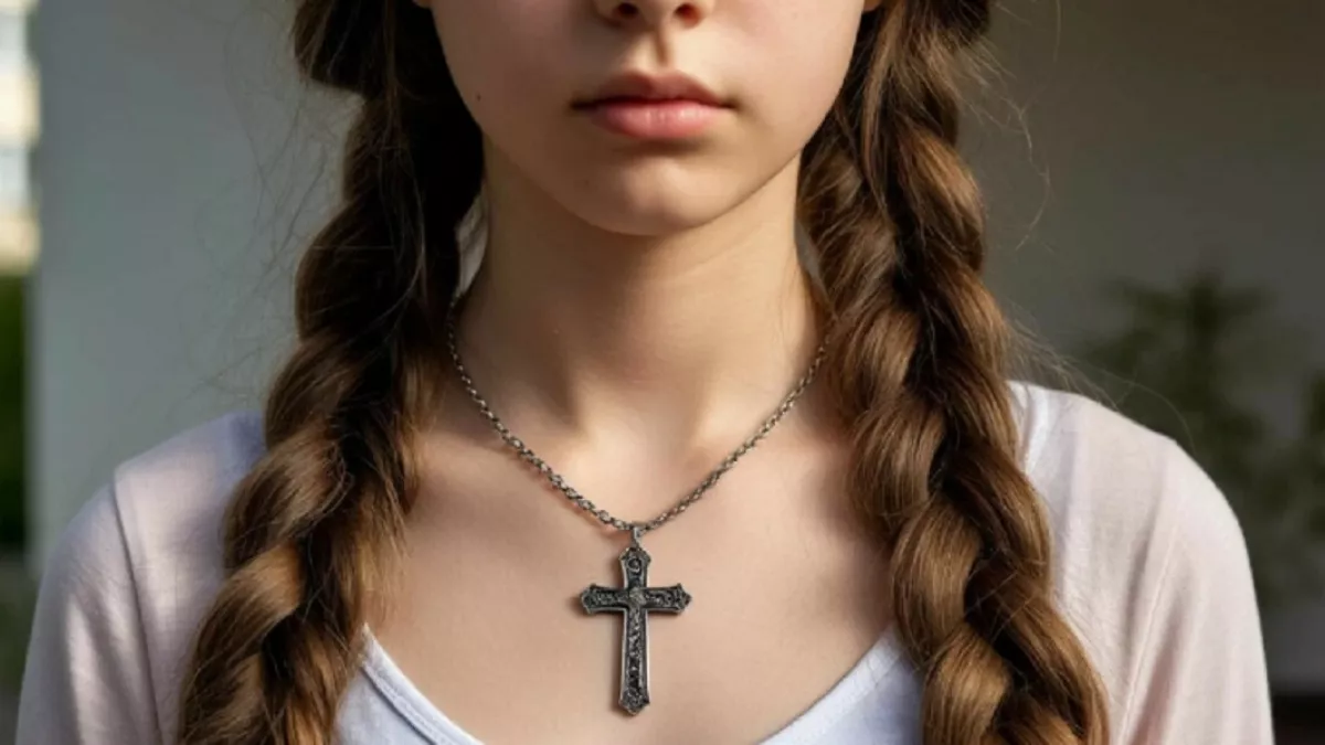 В Камешково мужчина снял цепочку с шеи девочки и сдал в ломбард