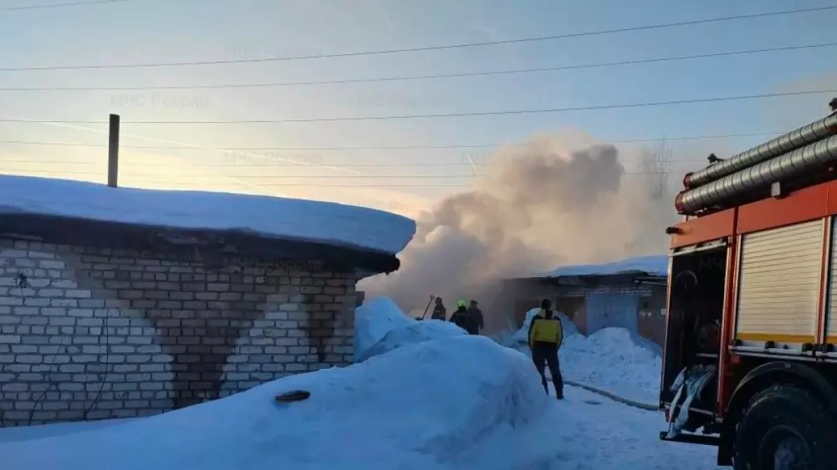 В Муроме произошёл пожар на улице с капитальными гаражами