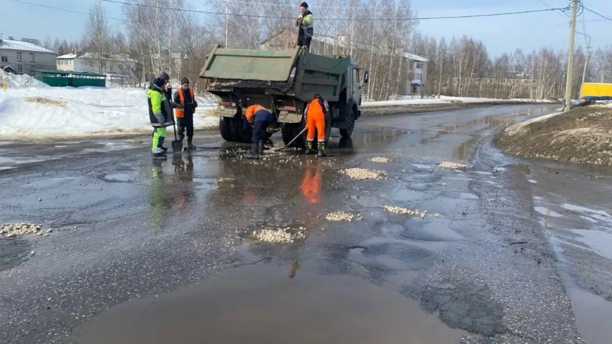 В Гусь-Хрустальном полным ходом идет ямочный ремонт дорог
