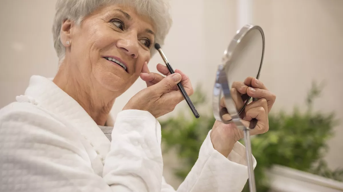 Как ухаживать за собой после 60 и не тратить много денег