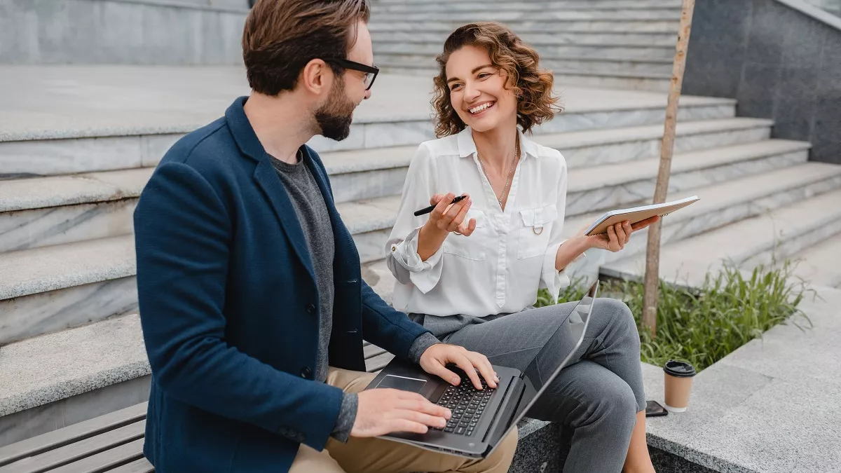 Как умные люди общаются с теми, кто им неприятен — и почему это не лицемерие