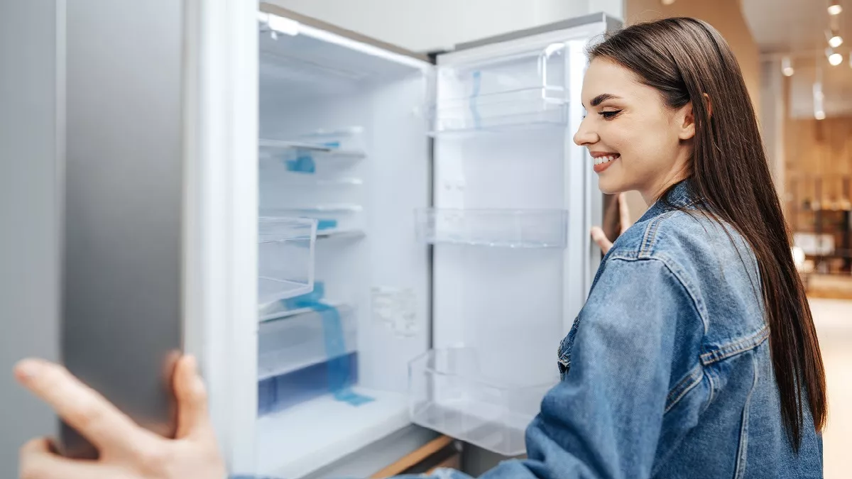 Приклеила прокладку под холодильник — теперь не перестаю радоваться: жить в доме сразу стало спокойнее
