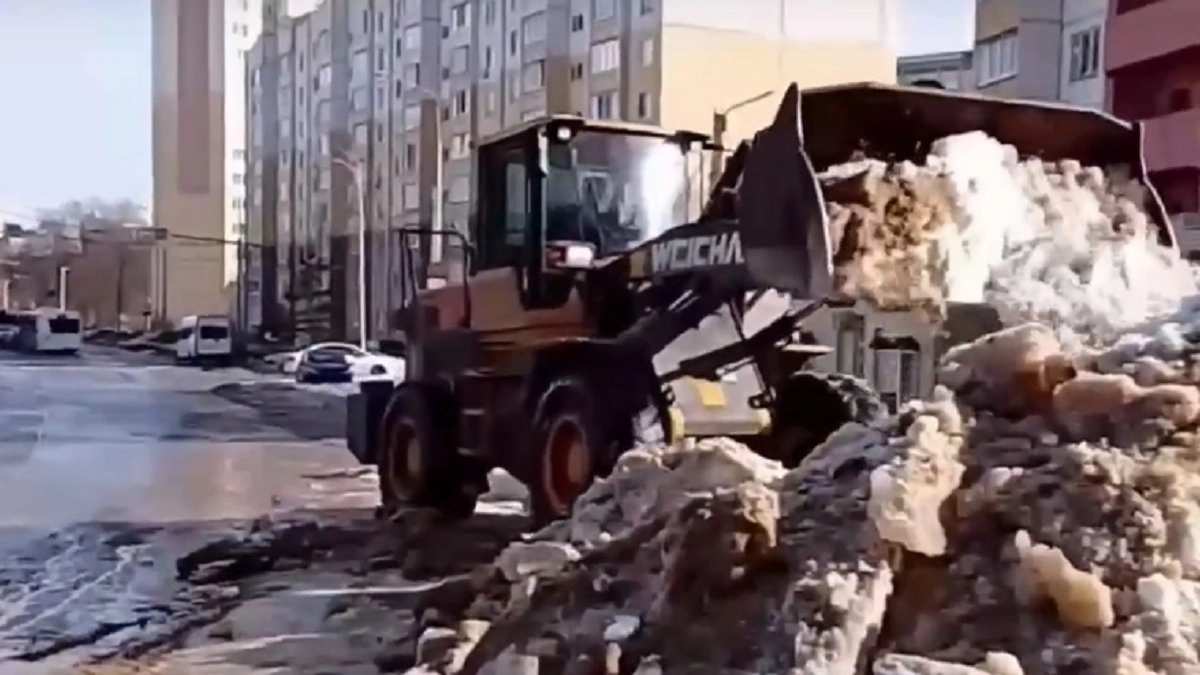 Дорожники во Владимире очистили улицы Куйбышева, Набережной и Чайковского от снега
