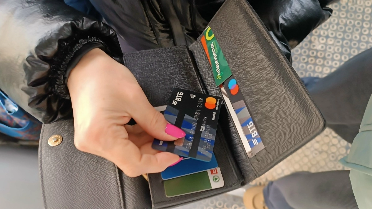 Владимирцы стали реже снимать наличные и чаще платить по QR-кодам