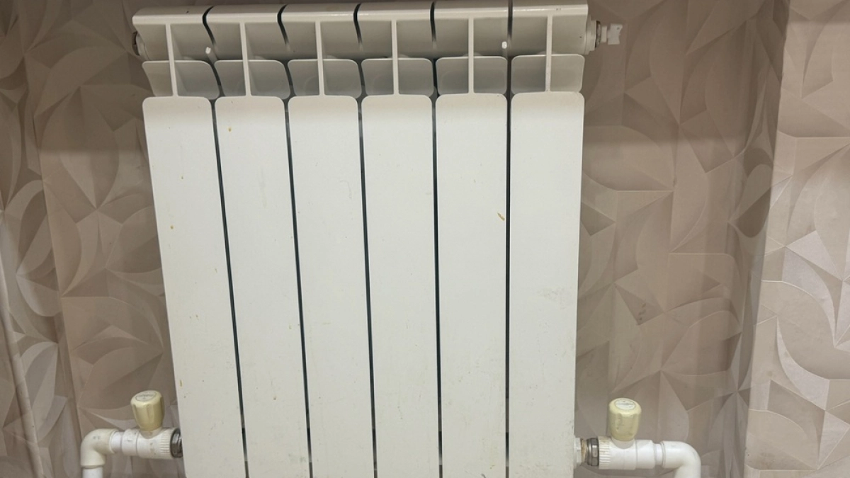 В квартире жара, а отопление ещё не отключили: что делать и как добиться перерасчёта - объясняет депутат