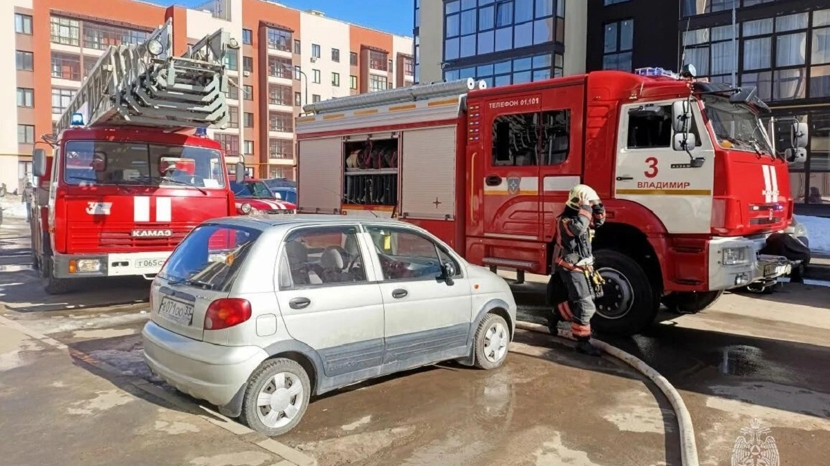 В жилкомплексе во Владимире пожар охватил несколько квартир
