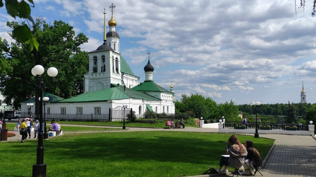 Летняя жара в мае будет сменяться апрельской прохладой: синоптики освежили прогноз для Центральной России