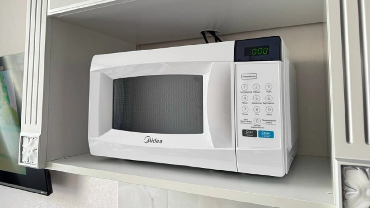 И дело не в металле: какую посуду нельзя ставить в микроволновку - список опасных материалов 