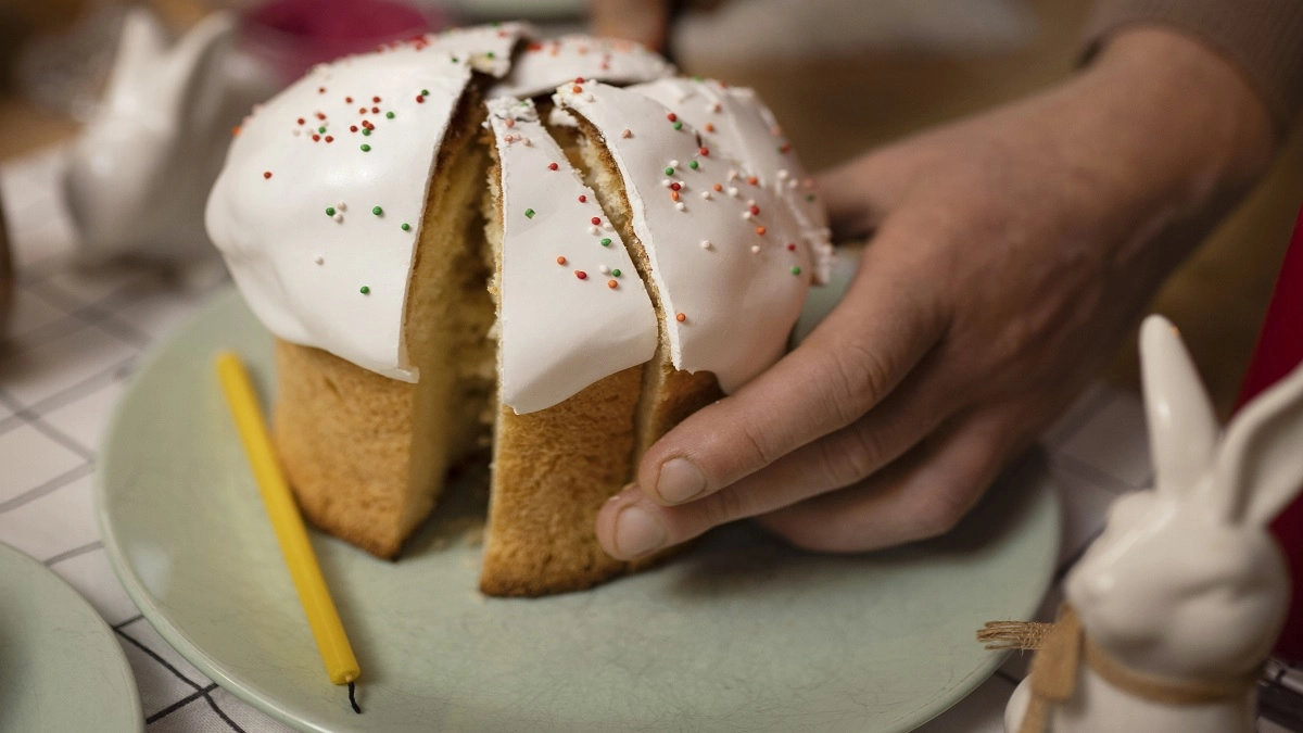 Беру белки, сахар и маршмеллоу — готовлю идеальную глазурь для кулича: не осыпается и не трескается, на всё про всё 10 минут