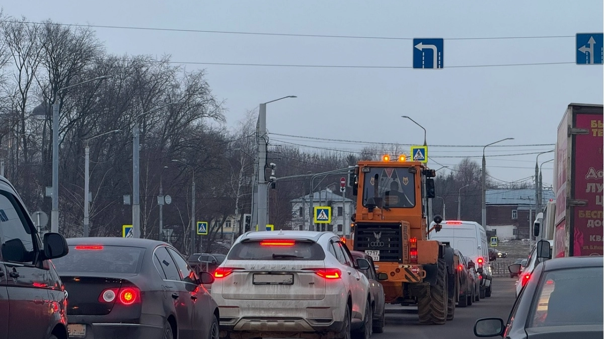 ГАИ предупреждает: плёнка на фарах может стоить водителям прав - объясняем закон простым языком
