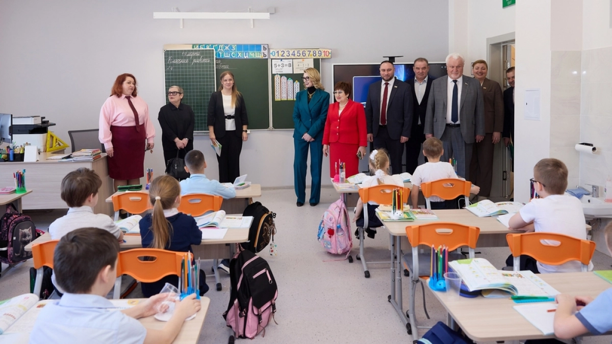 Российским законодателям показали пример здоровьесбережения в суздальской школе