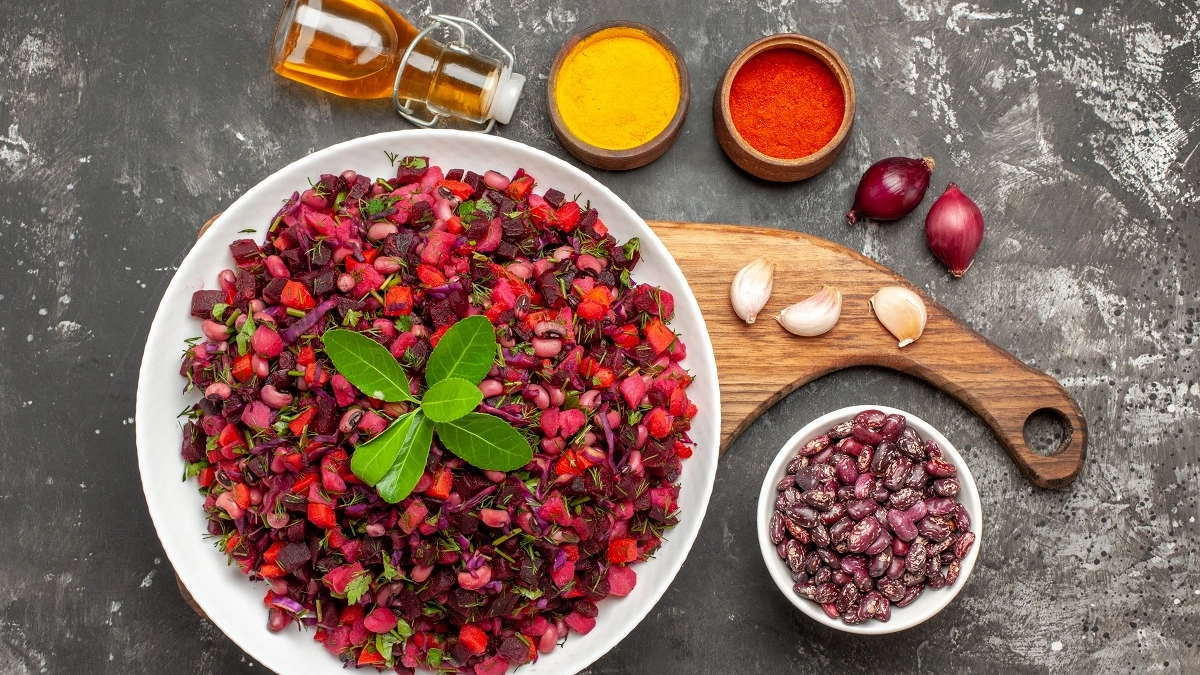 Беру свеклу и фасоль - простой салат на каждый день готов: рецепт, который любит вся семья