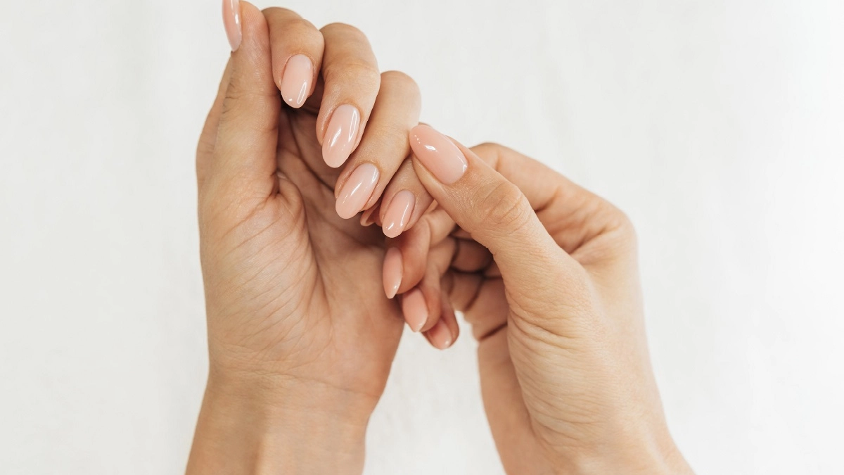 Маникюр, который старит и делает руки некрасивыми: каких форм и оттенков стоит избегать