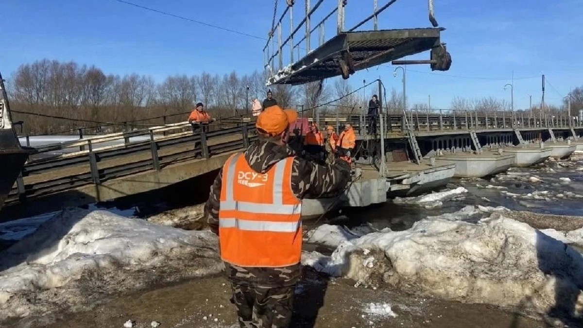 В Вязниковском районе понтонный мост перевели в пешеходный режим до ледохода