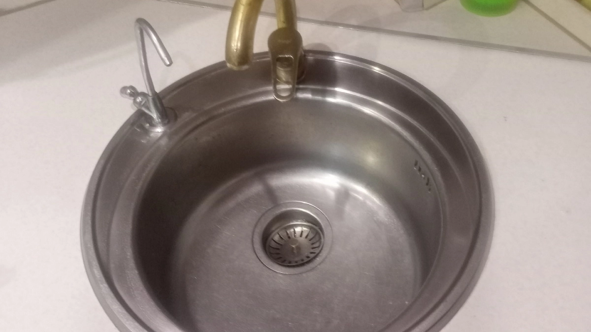 Как не прогадать с выбором идеальной мойки на кухню: прошаренный сантехник раскрыл, какой из 4 типов подойдёт вам