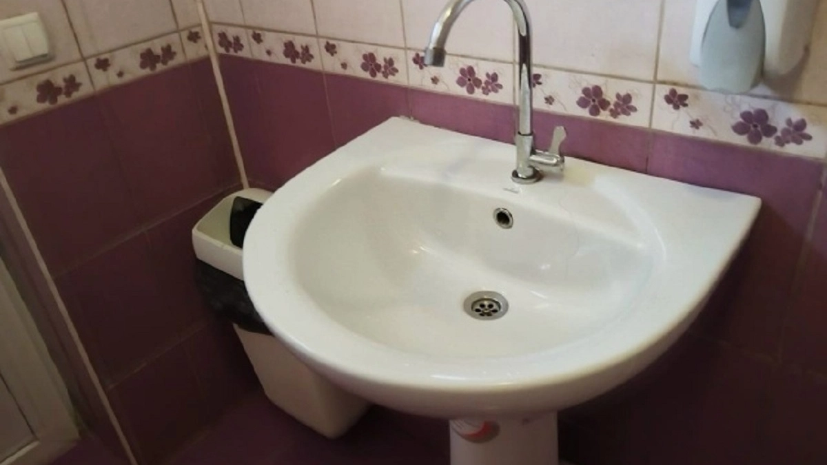 Намешала 1:1 - и на губку: сантехника сияет как новая: дорогущая "химоза" больше не нужна 