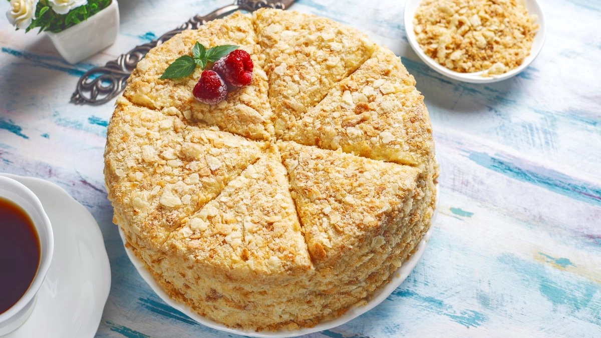  Готовлю торт "Наполеон" по рецепту из книги 1958 года: тесто рассыпчатое, а крем - легенда эпохи СССР