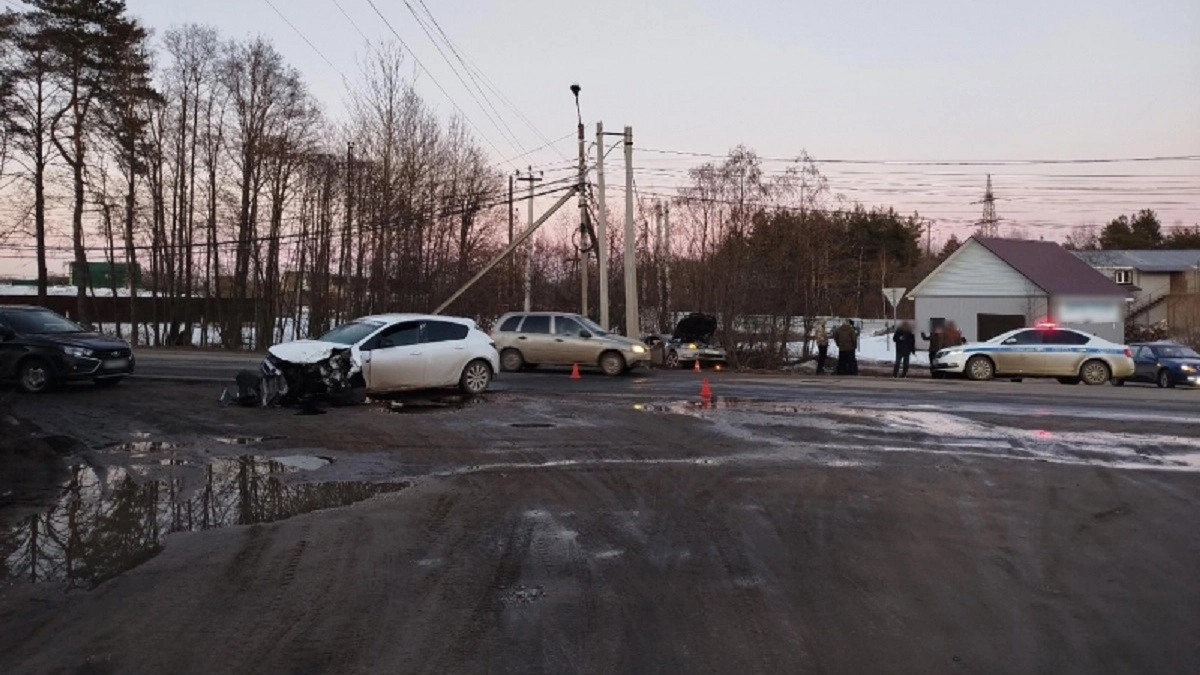 В Радужном женщина на Peugeot не пропустила встречный Chevrolet